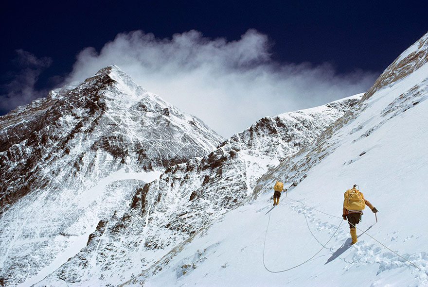 Изкачване на Еверест, Непал