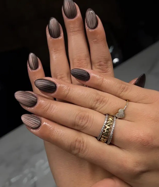 Маникюр с гофрирано стъкло