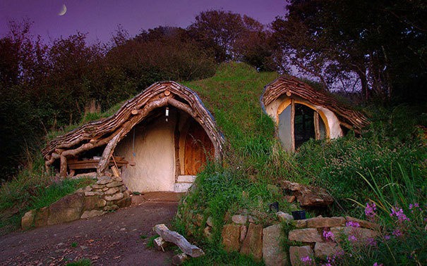 Къщата на хобитите, Уелс, Англия