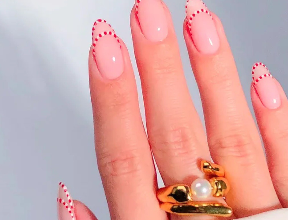 Френски маникюр с близалка
