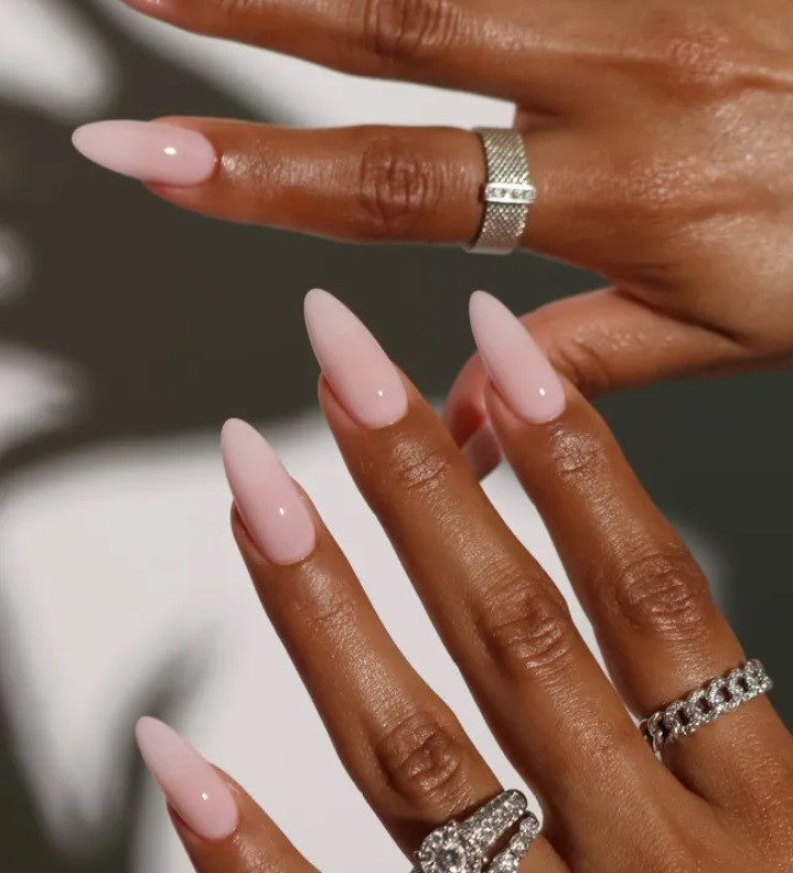 Нежно розово