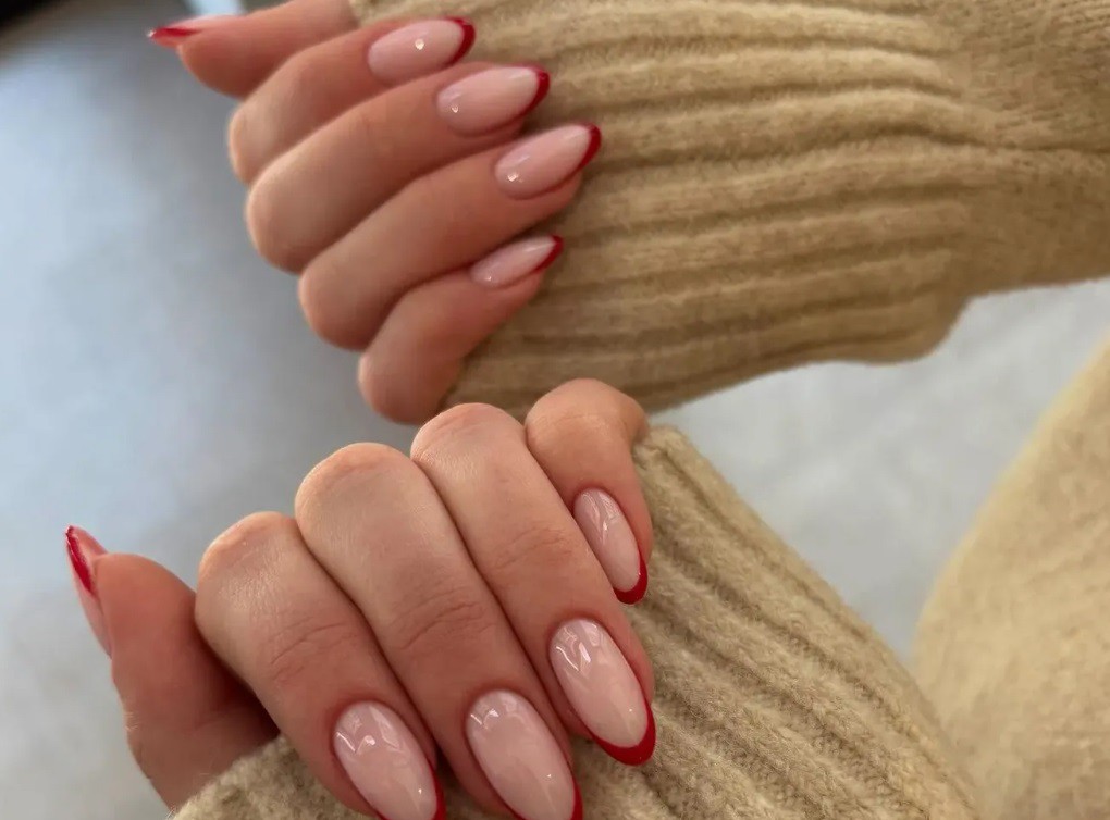 Овален френски маникюр