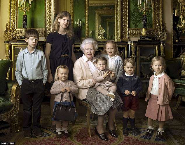 Снимката за 90-ия юбилей на кралицата
