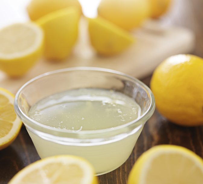 За микровълнова: Загрят лимонов сок