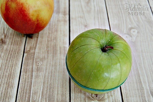 3. Нарежете ябълките предварително