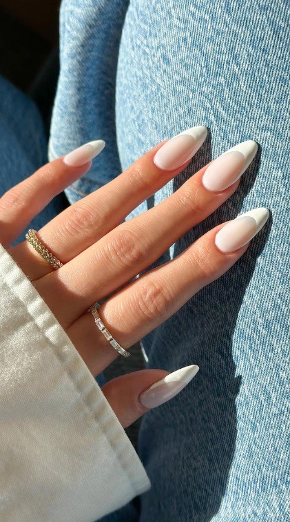 Бял френски маникюр