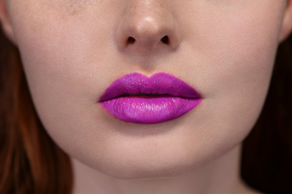 Пурпурни устни