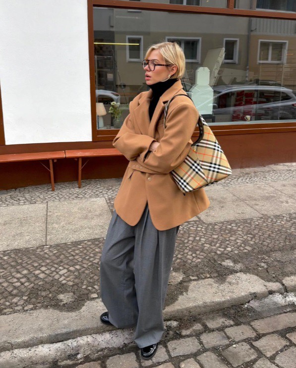 Късо палто + поло + панталон