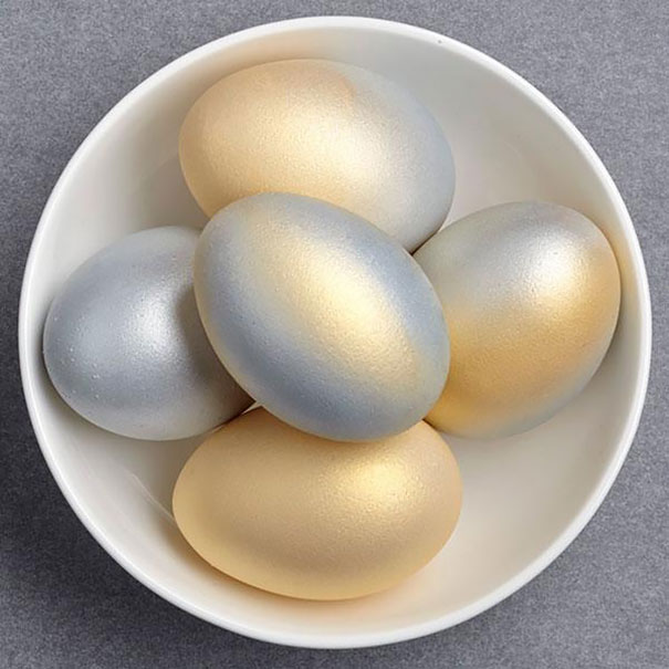10. Металически яйца