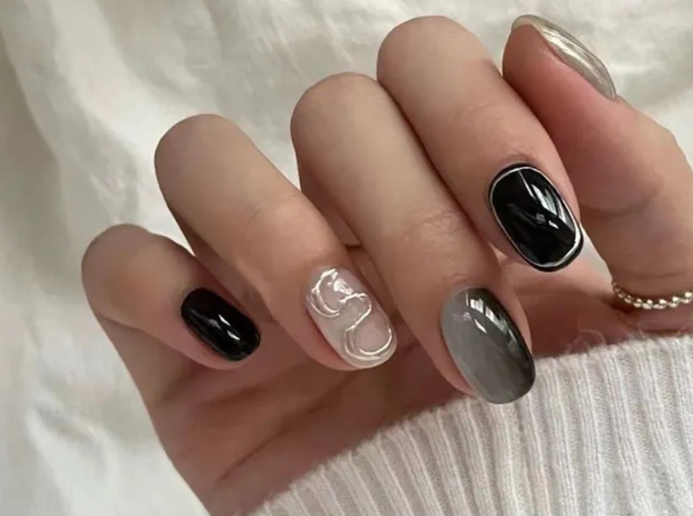 Абстрактен маникюр