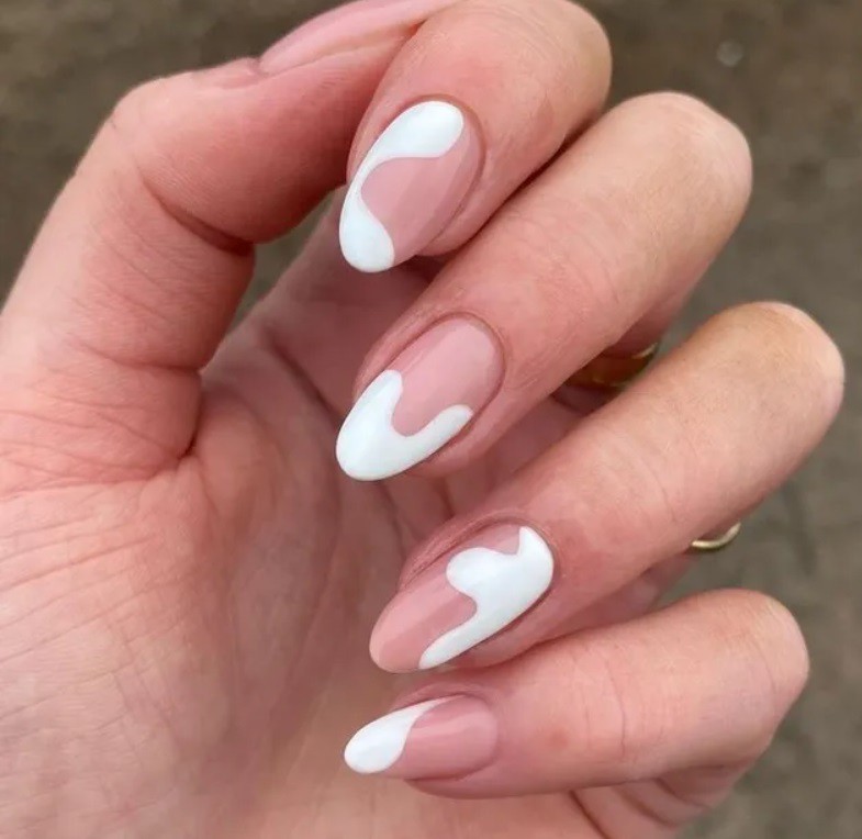 „Скитащ се“ френски маникюр