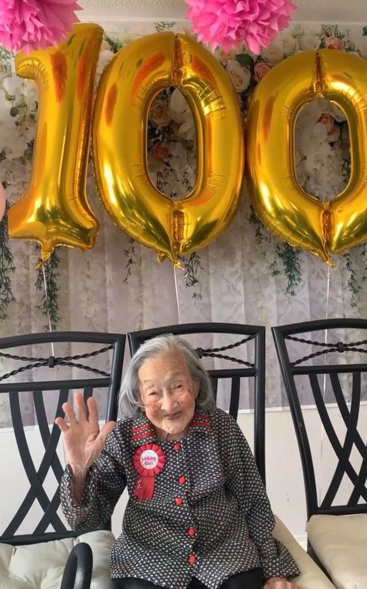 Баба ми на 100 години