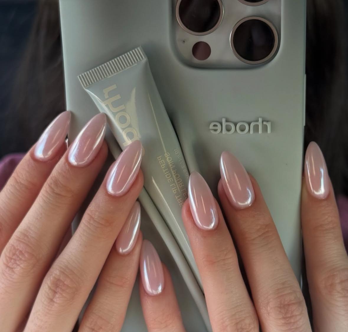 Нежно розово