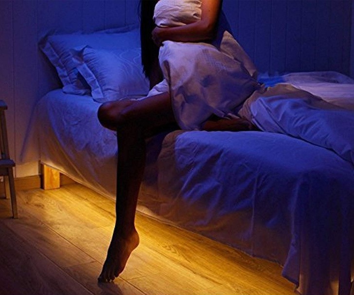 Светлина на леглото с активирано движени