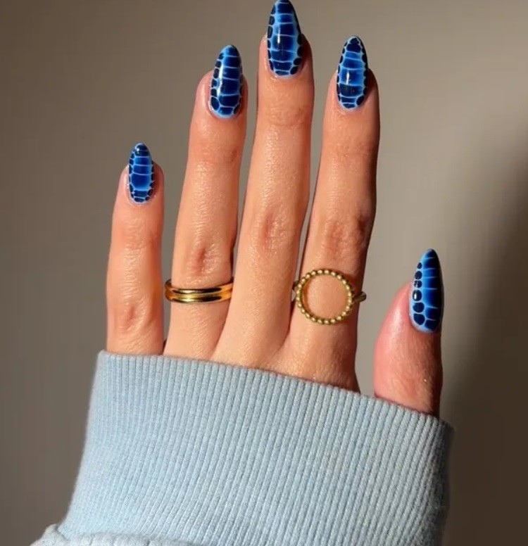 Идеи за маникюр с „цъфтящ“ лак