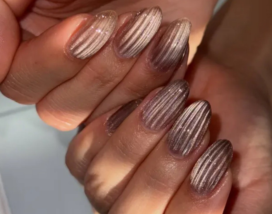 Чаша пенливо вино