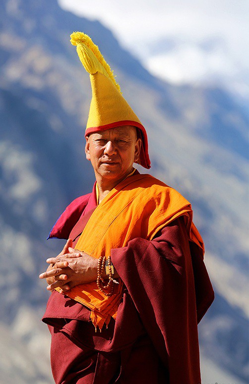 Монах от будистката школа Гелугпа