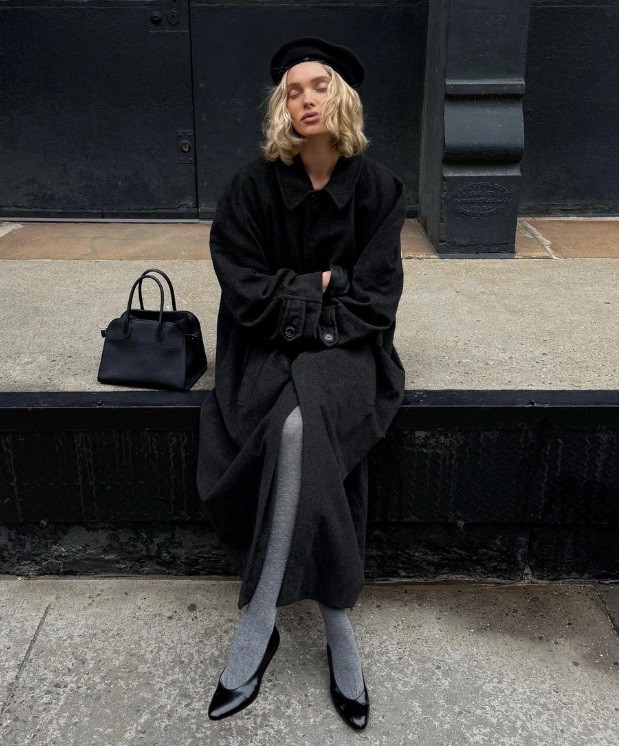 Дълго палто + минипола + дебели чорапога