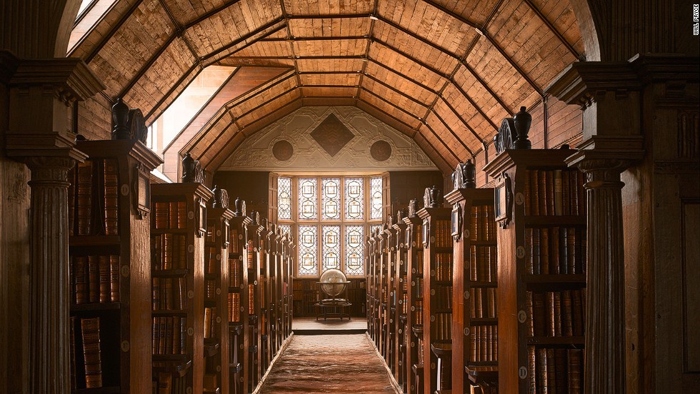 Библиотеката на колежа „Мертън”, Англия