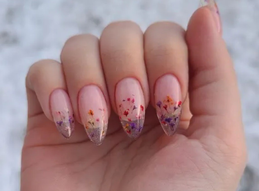 Букет на ноктите