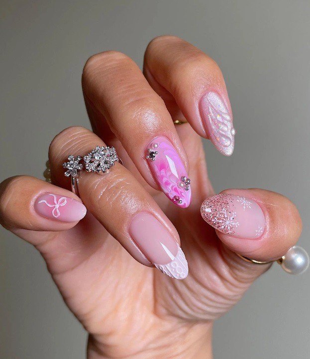 Розов маникюр