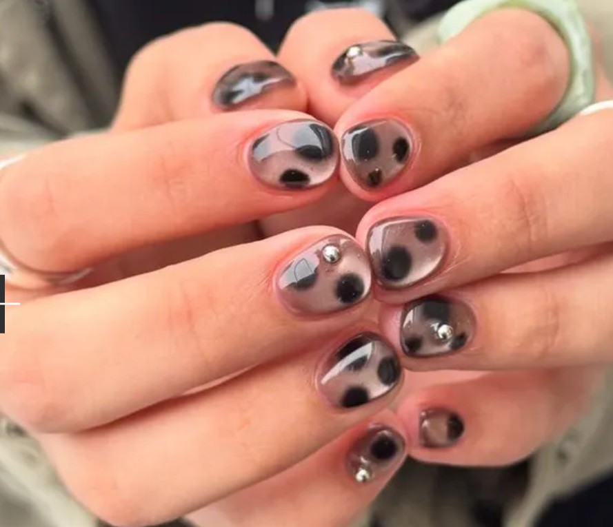 Как да направите този маникюр в салона?