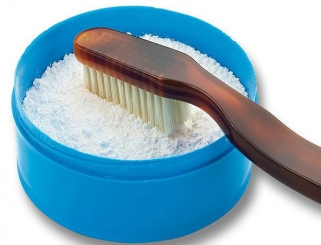 8.Използвайте прах за избелване на зъби