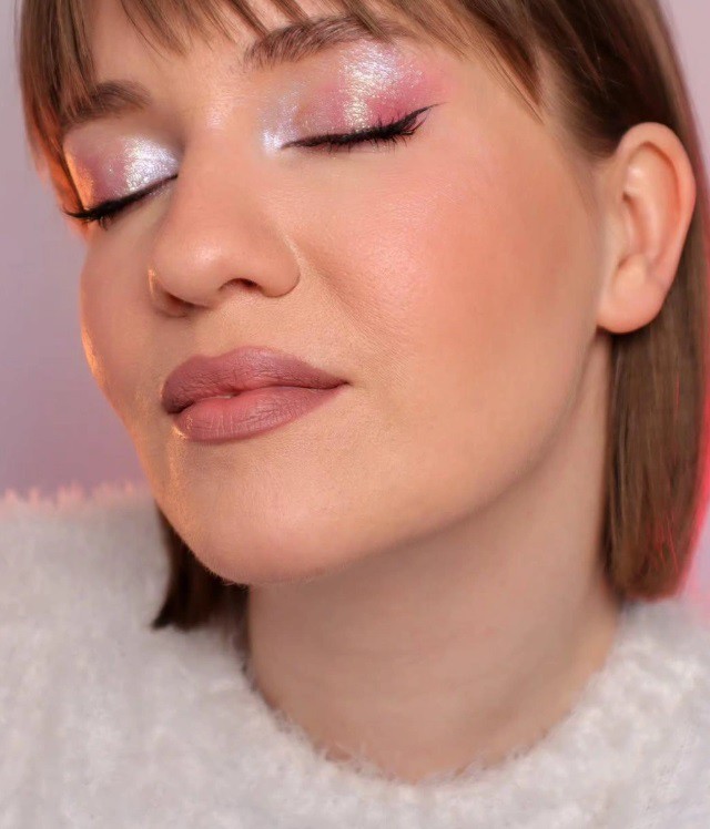 Блестящи розови сенки