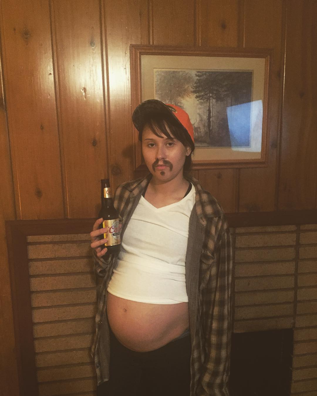 Beer belly. Костюм на Хэллоуин для беременных. Образ на Хэллоуин для беременной. Смешные костюмы для беременных.