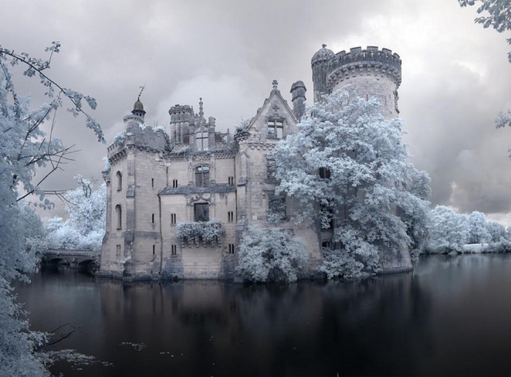 Бонус: Изоставеният замък Мот Шандение