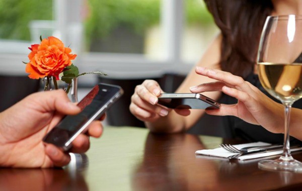 5 телефонни навика, които пречат на връзката ви, и как да се отървете от тях