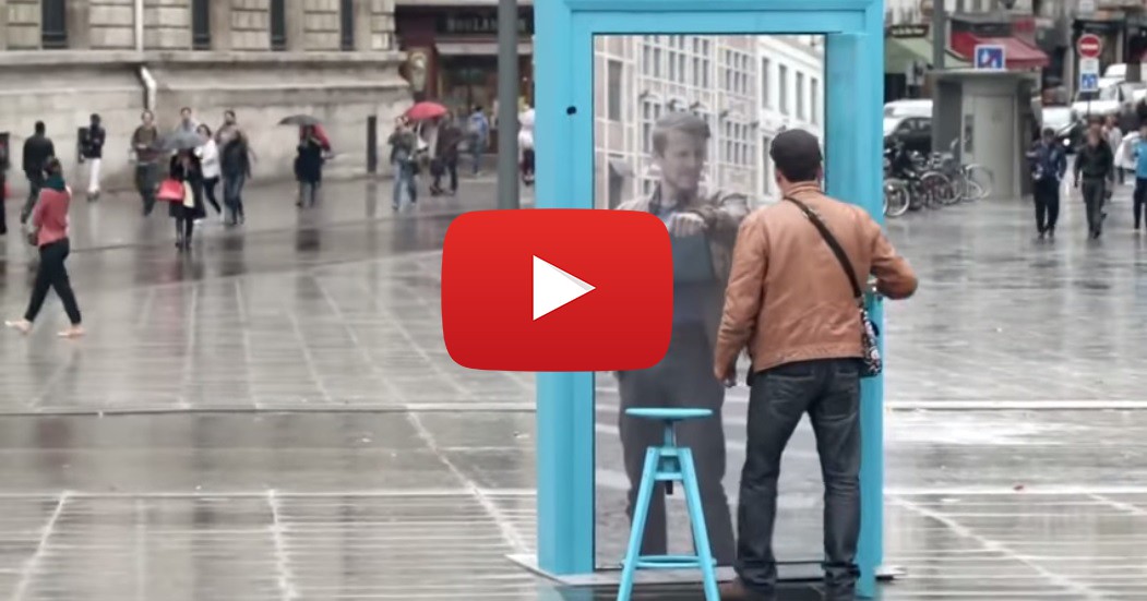 В Париж се появиха интерактивни врати към европейски градове