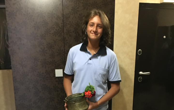 14-годишният Марти пуска косата си, за да я дари на онкоболни