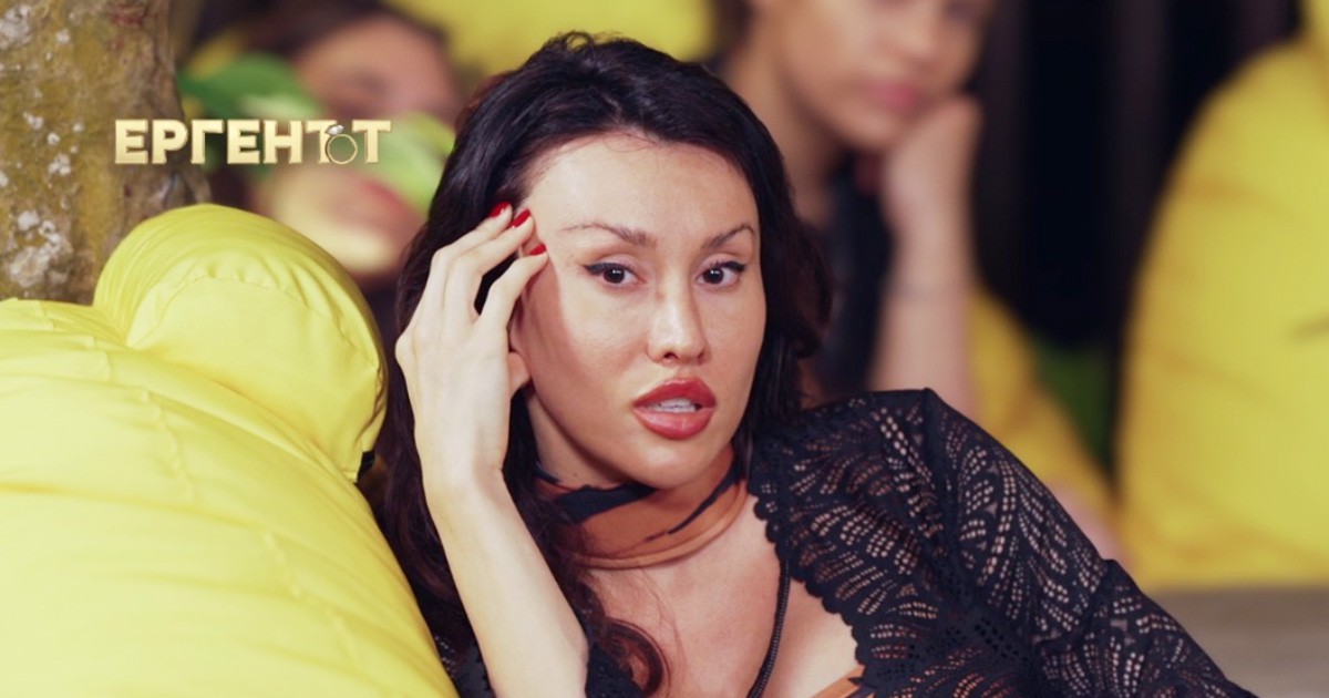 Санта Китана с пирони в главата, за да прилича на азиатка: „Първите три дни не се спи от болката!“ width=