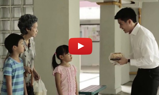 Вдъхновяващо видео от Сингапур показва как да даряваме добро