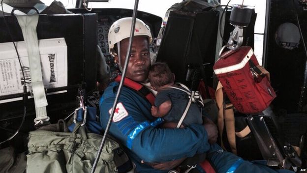 Истински истории: Майка и бебе оцеляха по чудо в джунглата след самолетна катастрофа