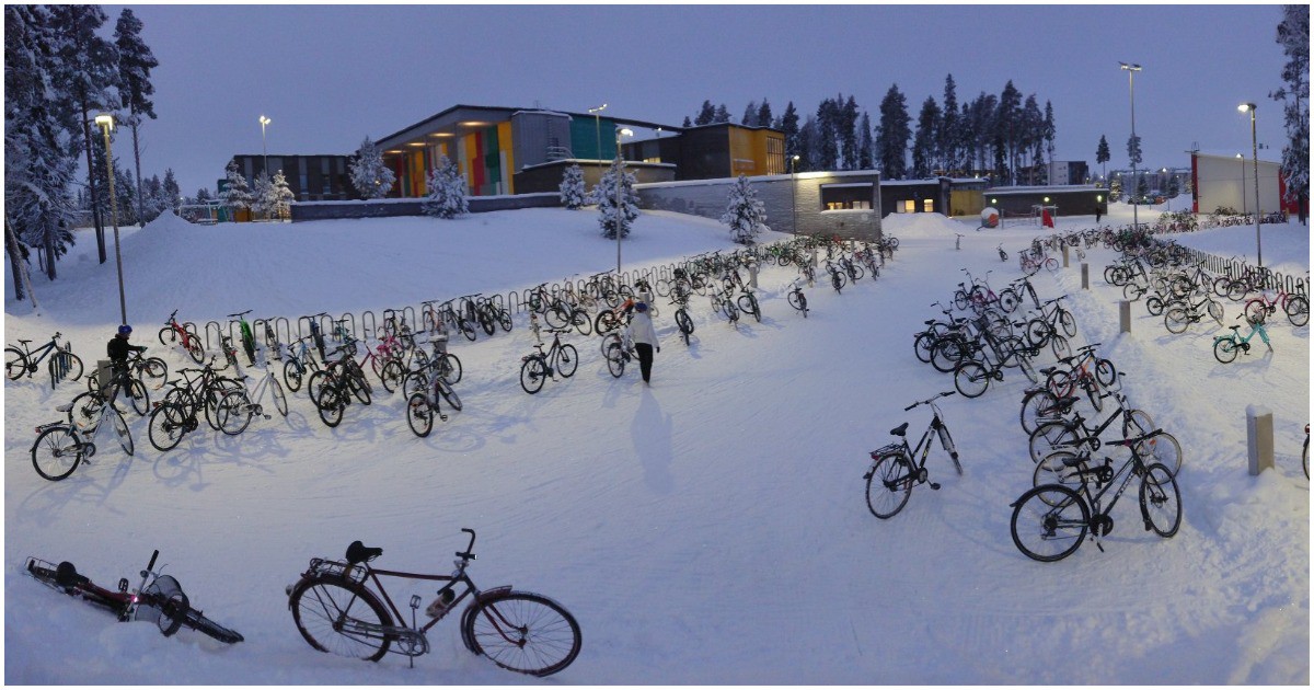 Децата във Финландия продължават да карат велосипеди до училище при -17 °C