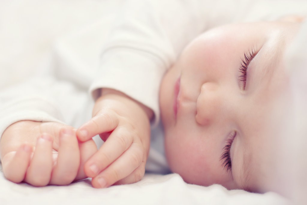 Как да научите детето си да заспива лесно нощем