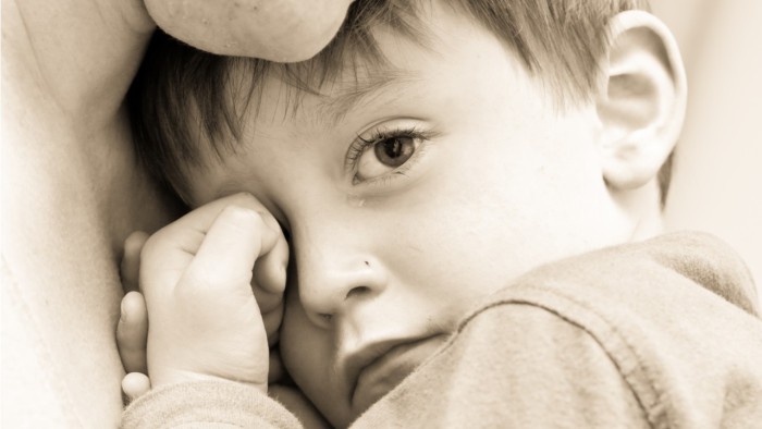 Нужно ли да прегръщаме детето, винаги когато плаче