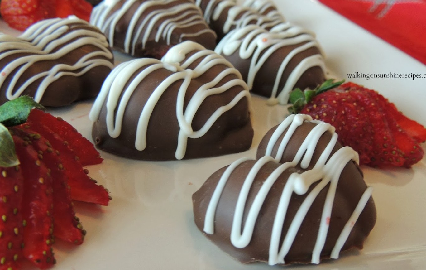 Шоколадови ягоди във форма на сърце