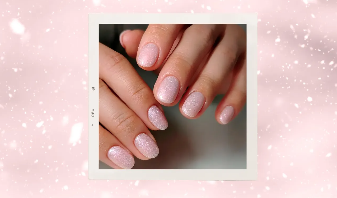 Розов снеговалеж: 6 от най-стилните и деликатни дизайна за маникюр тази зима