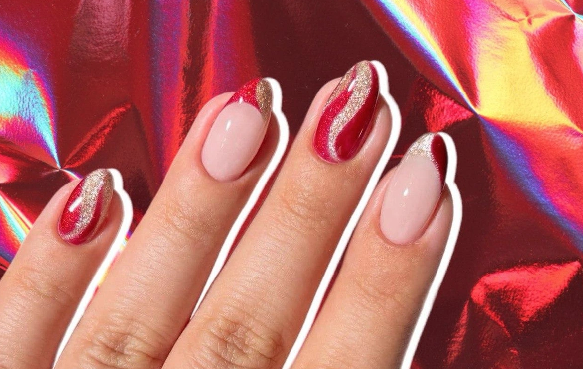 Как да зарадвате Огнения кон: 7 червени маникюра за Нова година 2026