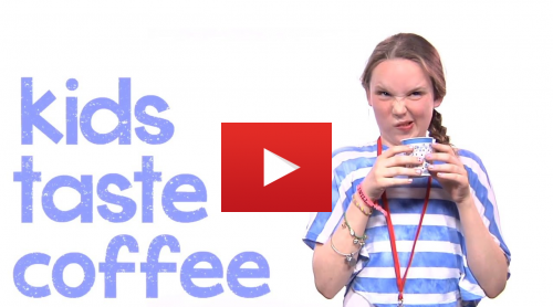 Деца опитват кафе за пръв път