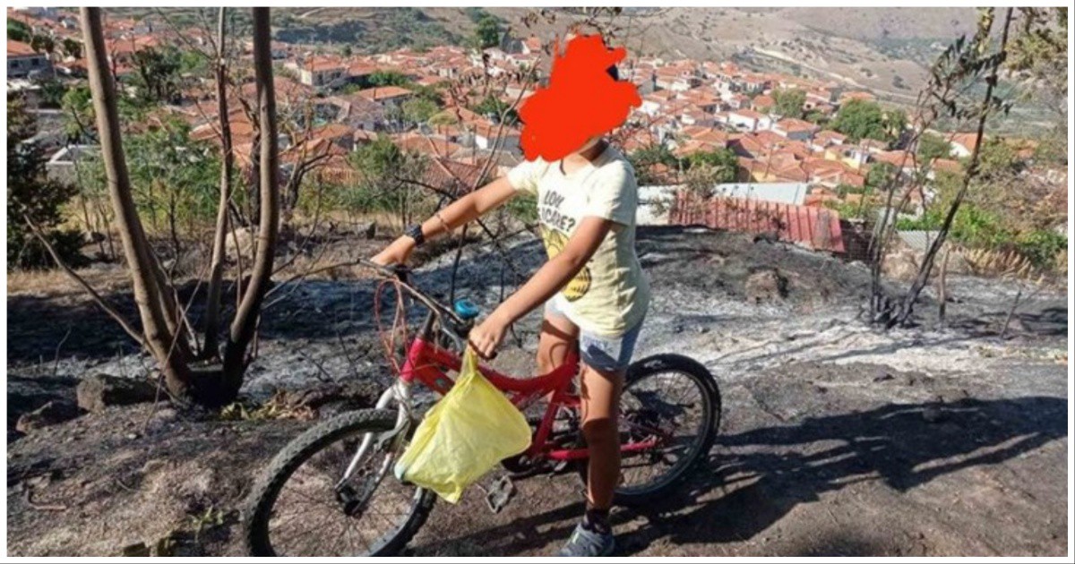 Добрият пример: Дете кара колело два километра, за да занесе вода на пожарникари в Гърция