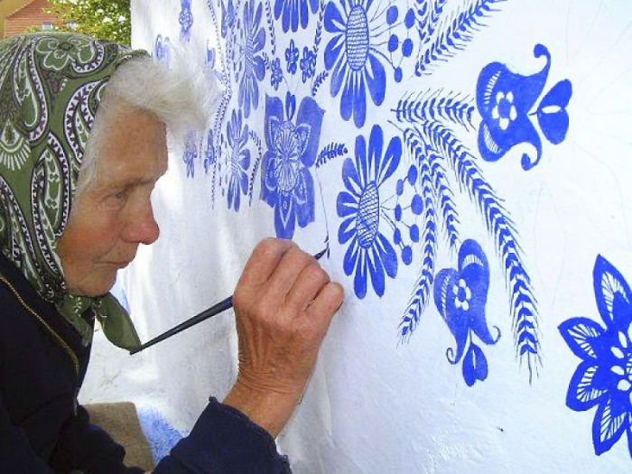 90-годишна баба преобразява къщи в Чехия. Вижте как
