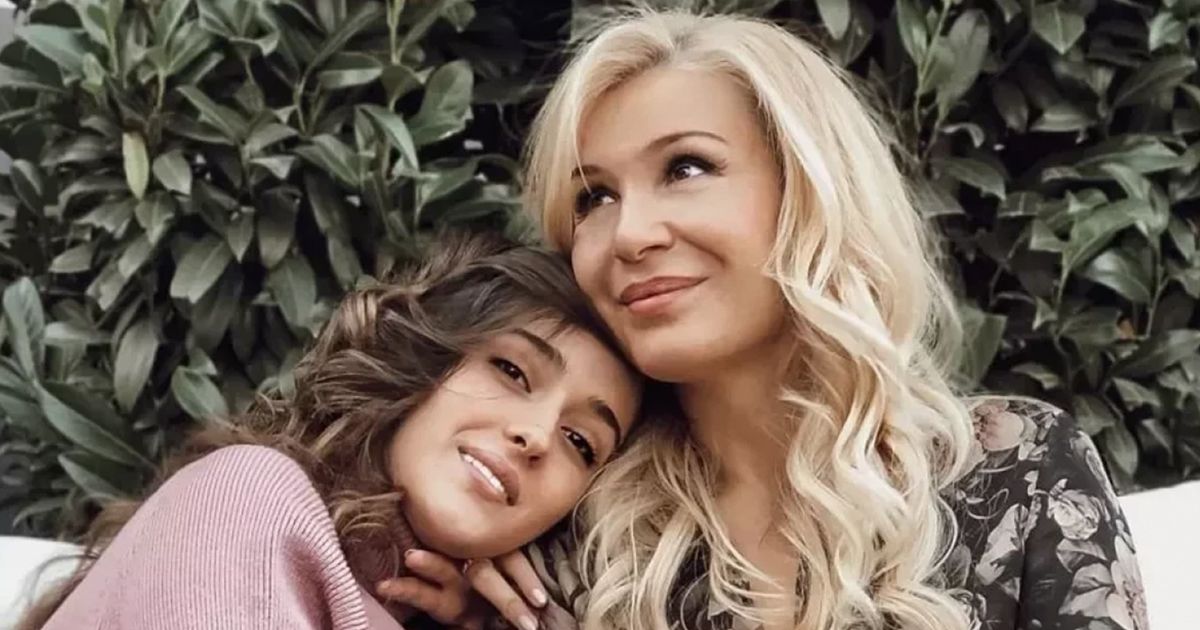 Вижте колко е сладка порасналата внучка на Гала (СНИМКИ)