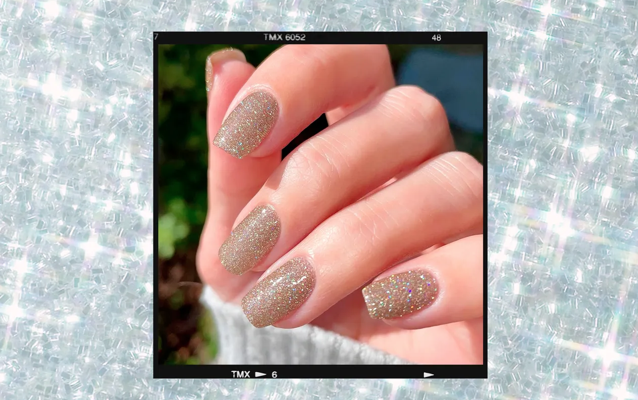 Брилянтни: 16 идеи за блестящ маникюр с брокат за новогодишната нощ