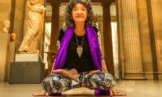 Запознайте се с Тао: Тя е на 98 и е най-възрастният инструктор по йога!