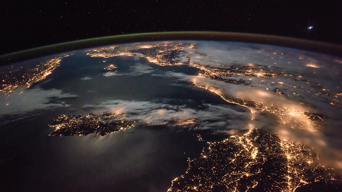 Спяща Европа - едно спиръщо дъха видео от Космоса