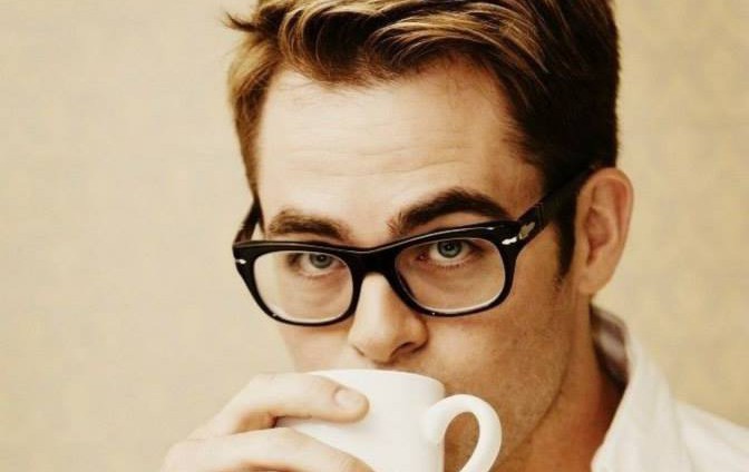10 причини защо хората с очила са толкова привлекателни